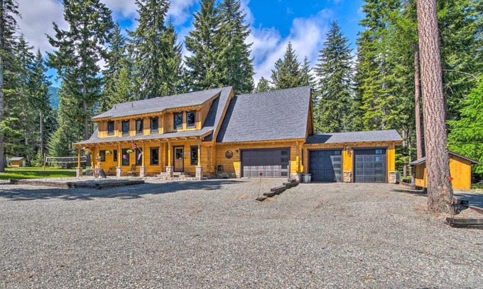 Cle Elum House | Inviting Lodge with Hot Tub and Adventure Access Awaits