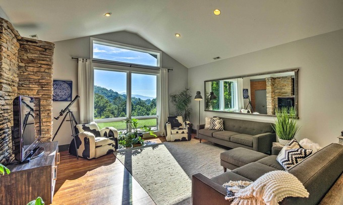 Fairview House | Charming Lodge with Spa on 45 Acres Near Asheville
