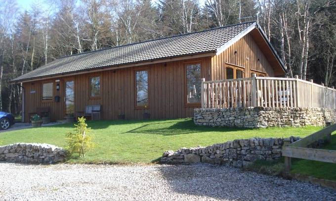 Welton Cottage | Wheelchair Accessible Lodge Near Dukes Pond with Ocean Views