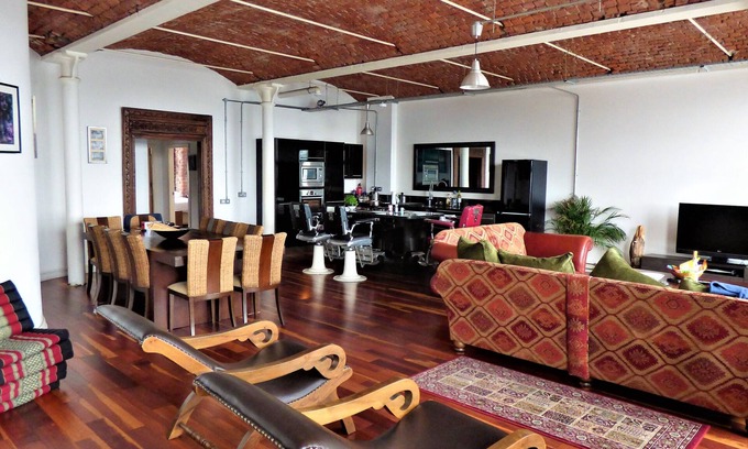 Port Glasgow Apartment | Elegant Loft Apartment by the River Clyde - 9/10 Guest Rated