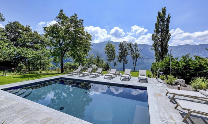 Anfo Villa | Luxury Loft front lake
