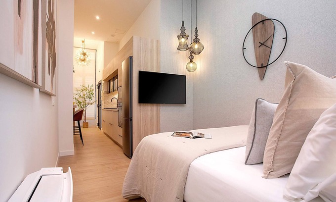 Granada City Center Apartment | Elegant Loft in Granada Center with Spa and Breakfast