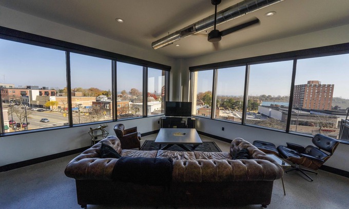 Wyandotte Apartment | Stylish Loft with Wheelchair Access in Downtown Wyandotte
