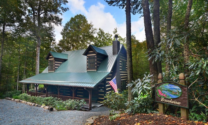 Blowing Rock Cabin | Cozy Log Cabin Retreat with Jacuzzi and Game Room Fun