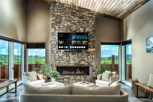 Selfoss House | Experience Venture Vacations: Log Home with Hot Tub Retreat