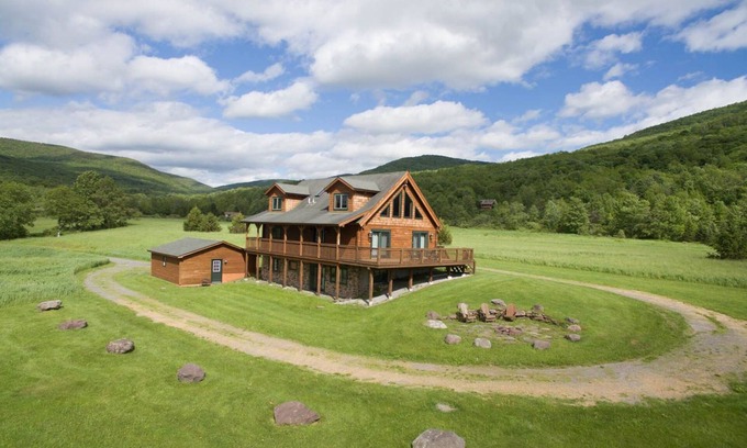 Roxbury House | Inviting Log Cabin with Spectacular Views and Cozy Fire Pit