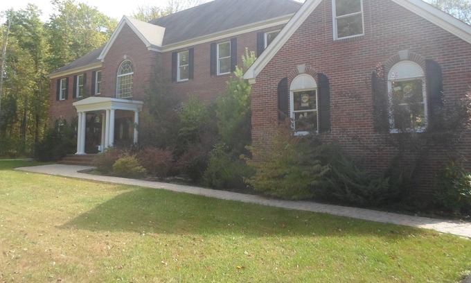 Blawenburg House | Luxury mansion 6600 sq. ft., 7 bdrm,1.3 acre, 5 min Princeton Univ ,
