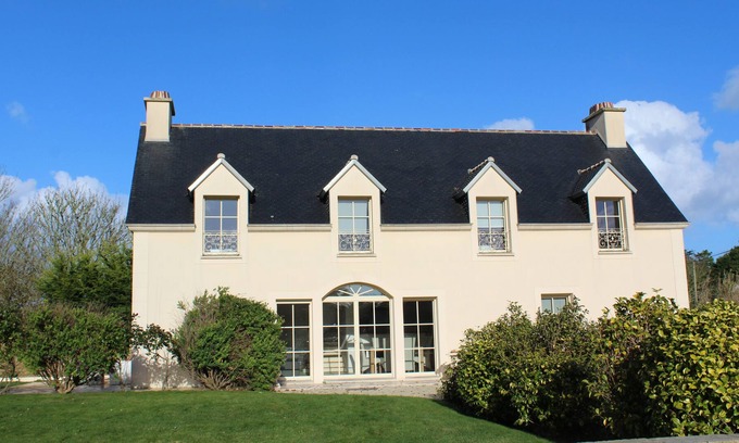 Guisseny Villa | Luxury Mansion direct by the sea - gigantic waterfront garden
