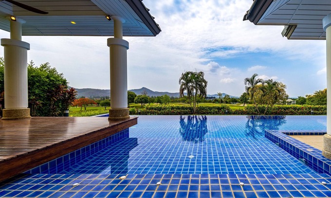 Hin Lek Fai Villa | Elegant Golf Course Mansion with Private Pool & Breakfast