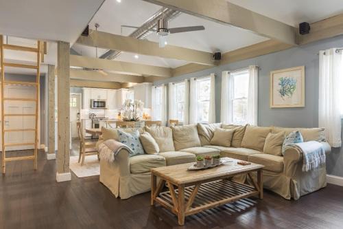 Marblehead Apartment | Stylish Marblehead Condo - Child Friendly & 4-Star Rated