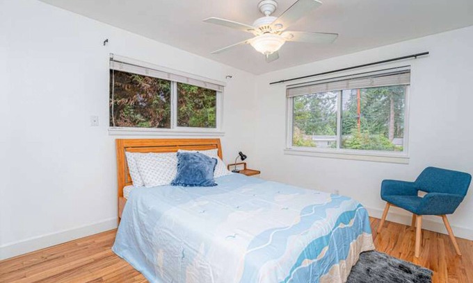 Mercer Island House | Luxury Mercer Island Home - Stunning Layout, Spacious Bedrooms & Private Deck - Prime Location
