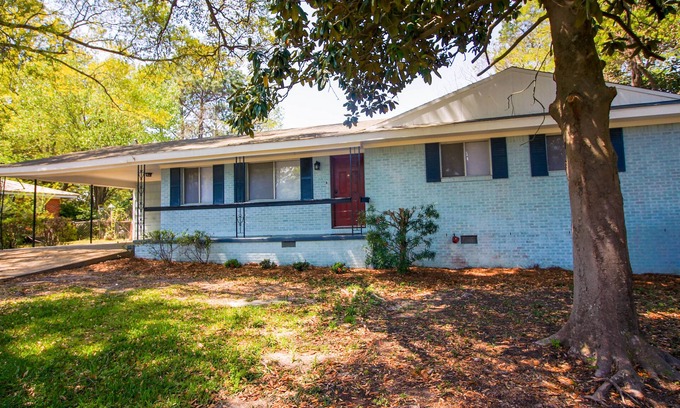 Hattiesburg House | Stylish Midtown Retreat - Steps from FGH, Pet Friendly