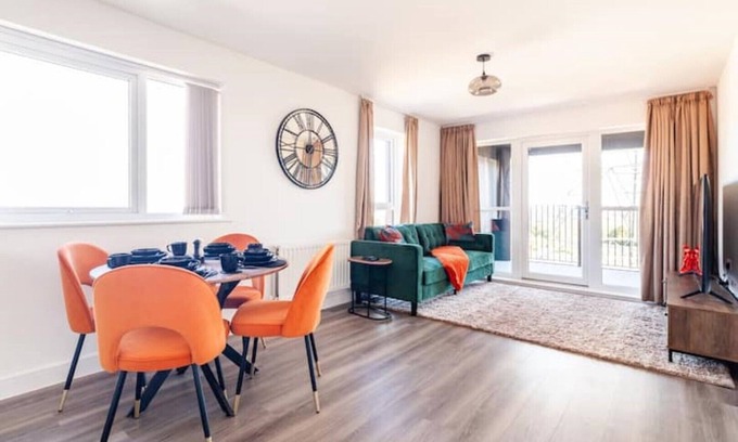 Ebbsfleet Valley Apartment | Modern 2-Bed Apartment in Ebbsfleet with Spa and Hot Tub