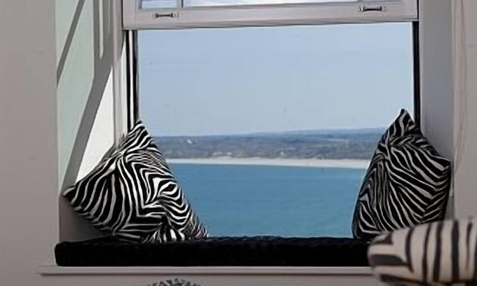 Carbis Bay Apartment | Modern Oceanfront Apartment with Pet Friendly Amenities