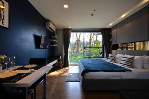 Su Thep Apartment | Stylish Garden View Apartment with Pool & Oceanfront Access
