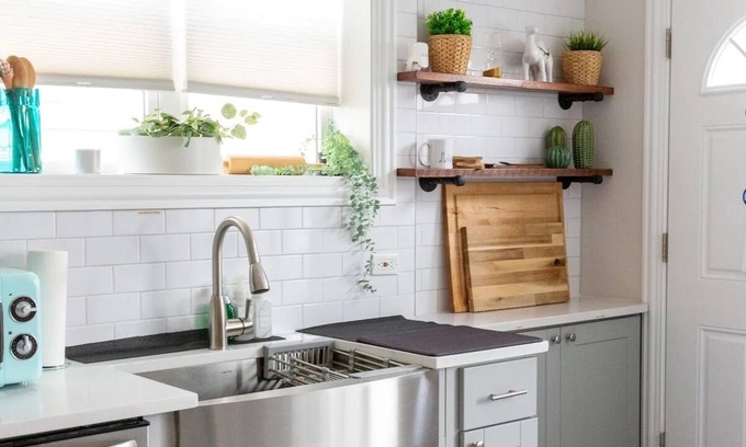 Pilsen House | Modern Home Near Downtown Chicago with Spa & Breakfast