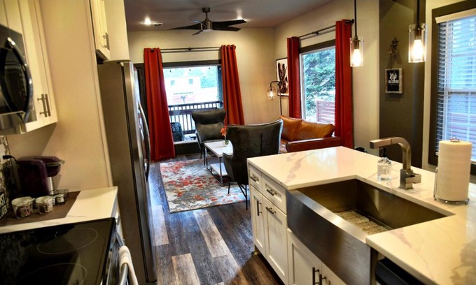 East Atlanta House | Modern Retreat - Pet Friendly & Steps from Atlanta's Best