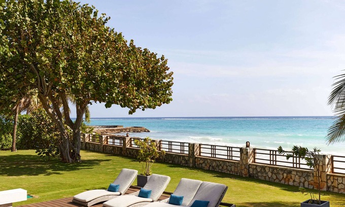 Steer Town Villa | Beachfront Modern Villa with Private Pool and Ocean Views