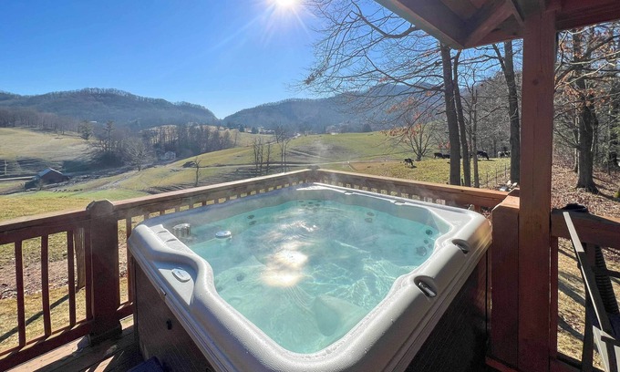 Waynesville Cabin | Relaxing Retreat: 'Whit's End' Home with Hot Tub & Views