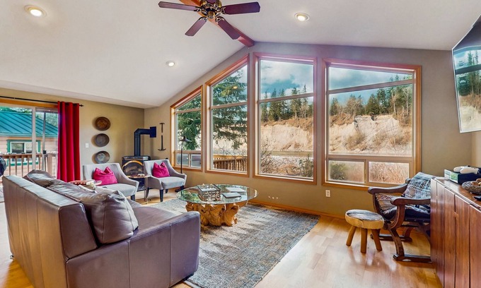 Gold Bar House | Dog-Friendly Mountain Cabin with River Access & Hot Tub