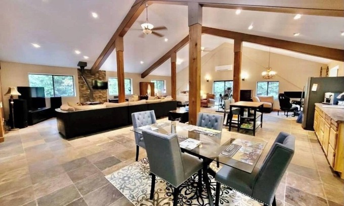 Cedar Ridge Apartment | Exclusive Mountain Loft with Lake View & Prime Location