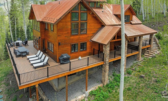 Telluride House | Luxury Mountain Retreat with Hot Tub and Views