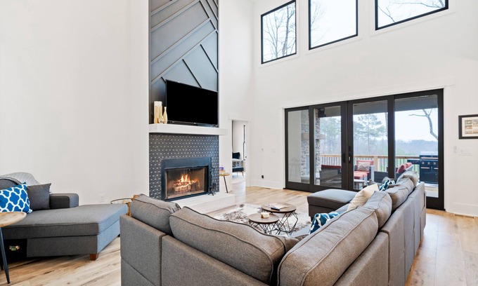 Ellijay House | Mountain Retreat with Spectacular Views & Cozy Fireplaces