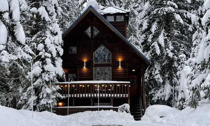 Government Camp House | Exceptional Mt. House: Ski, Hike & Pet-Friendly Retreat!