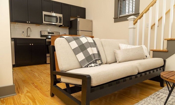Roanoke Apartment | Historic Multi-Unit Retreat Near Downtown with Family Perks