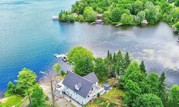 Gravenhurst Cottage | Dream Muskoka Cottage: 7 Bedrooms, Private Beach & Pool