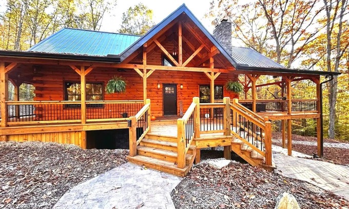 Carbon Hill Cabin | Exclusive 6BR Lodge with Pool, Spa & Cozy Fireplaces
