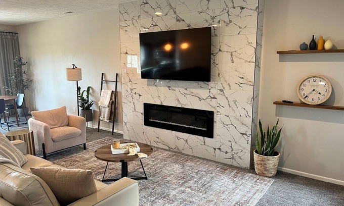 Lincoln House | Elegant New Build Villa with Breakfast for 8 Guests