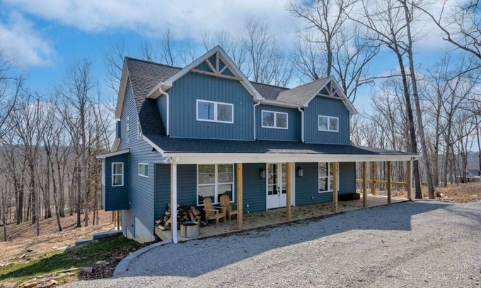 Clarkson House | Luxury Nolin Lake Private Retreat - Sleeps 14 - Wax Marina - Family Fun - Water