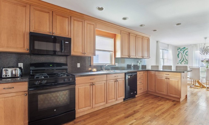 White Plains House | Luxury NY Home King with Game Room + Free Parking