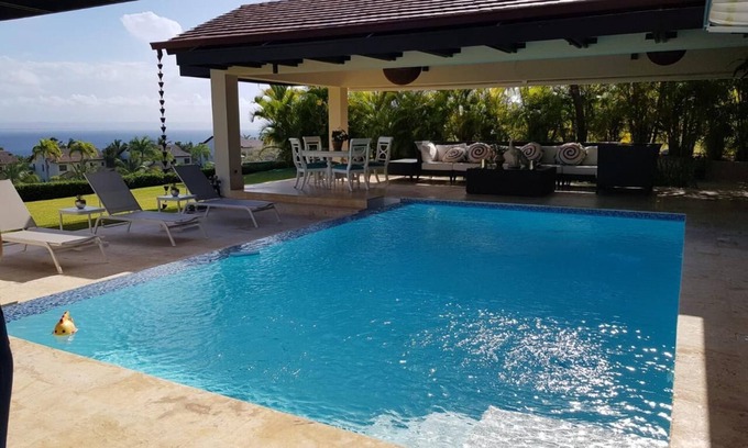 Centro House | Elegant Ocean View Villa with Private Pool | Bahia-Samana Port