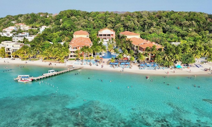 Antoneys Cay Condo | Oceanfront 1 Bedroom Condo with Free Breakfast & Pool