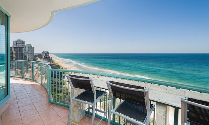 Main Beach Apartment | Premier Oceanfront 3-Bedroom Platinum Sub-Penthouse