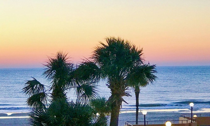 Myrtle Beach Condo | Oceanfront Condo with Spa, Pool & Perfect 10/10 Rating