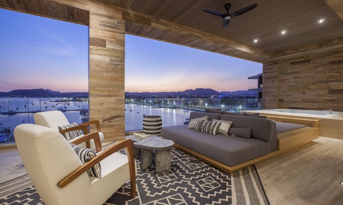 La Paz Condo | Oceanfront Penthouse Condo with Pool & Spa - Top Rated!