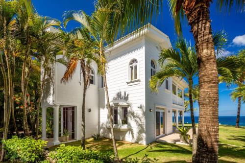 Playa Chiquita Villa | Oceanfront Villa with Dramatic Views and Pool Access