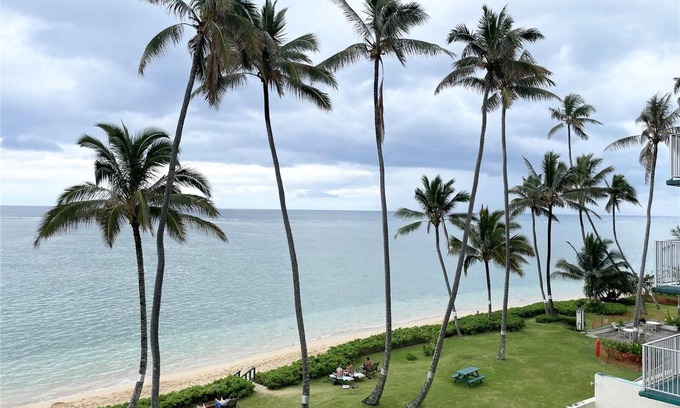 Punaluu Condo | Oceanview Punaluu Condo: 4-Star Retreat with Pool & Breakfast