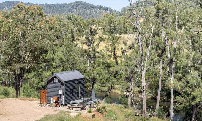 Joadja Cabin | 10/10 Rated Off-Grid Tiny House in Beautiful Southern Highlands