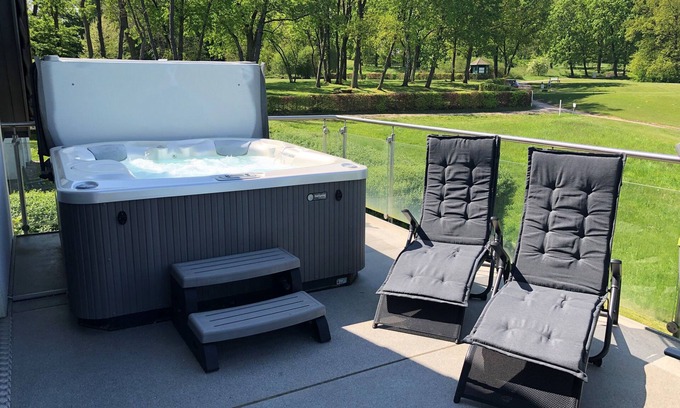 Muritz Apartment | Relax in Luxury at TEE VIEW with Pool and Spa Amenities