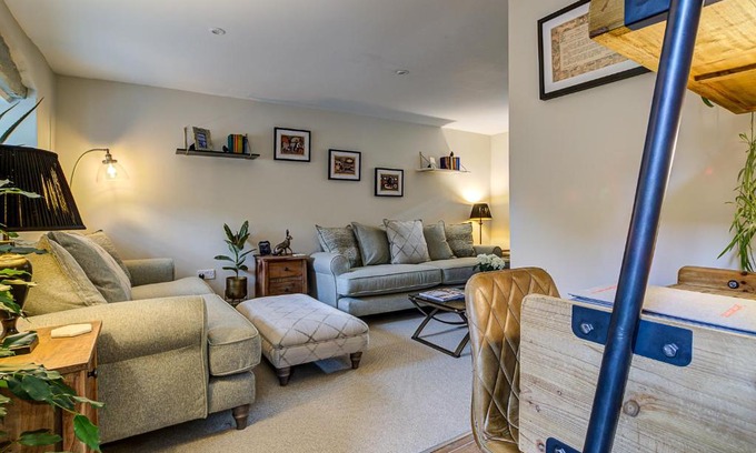 Fairford House | Exceptional Old Sorting Office in Cotswold Town Center