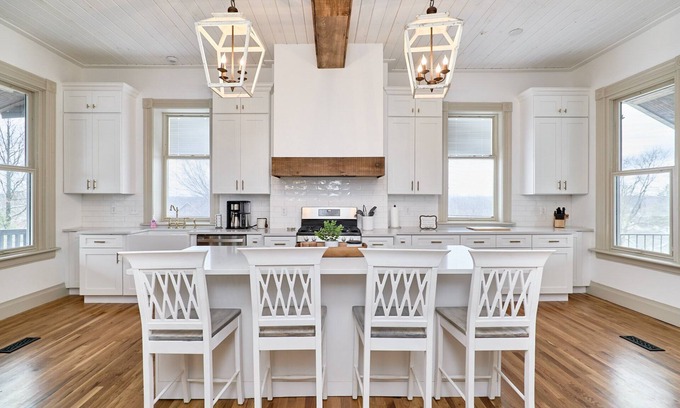 St. Charles House | Exceptional Stay at Luxury on Fifth: Ideal for Families