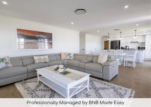 Dubbo House | Elegant Getaway on Lesmurdie - Near Zoo & Golf Club