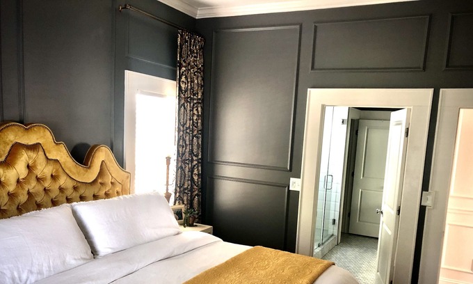 Biddleville House | Unmatched Comfort Near Uptown & Sports Venues - Family & Pet Friendly