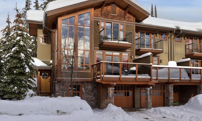 Sun Peaks House | Ultimate Ski Retreat with Private Hot Tub in Woodhaven