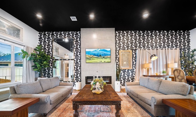Pedernales Bend House | Luxury On The Water: Pool, Hot Tub, Games, Sleeps 20, Two Homes