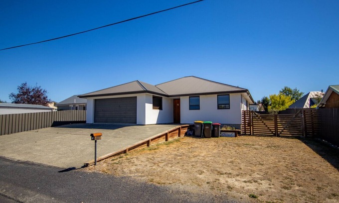 Twizel House | Discover Totara: Pet-Friendly Stay with Free WiFi